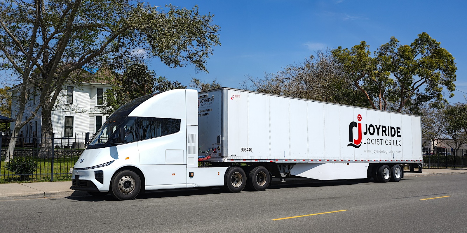 Windrose begins the first long-haul truck in the US, working with Joyride Logistics & EO charger to bring TCO Partity for Shippers